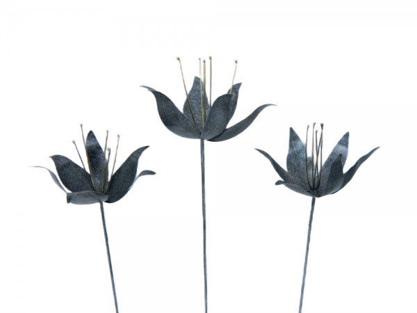 Metal lily on 1m Stick - Set of 3 - Silver